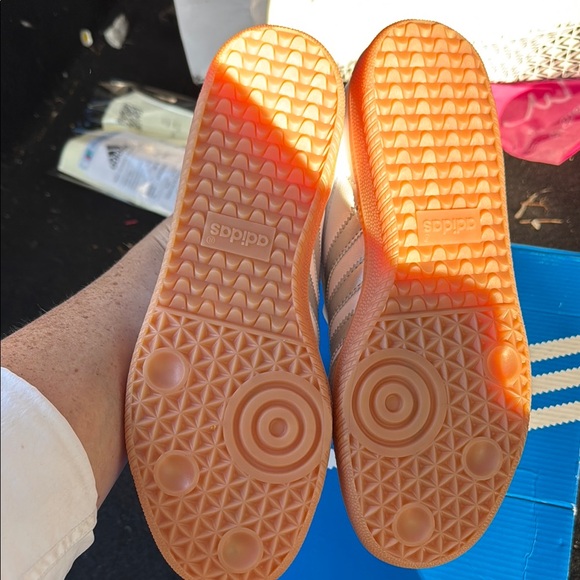 NEW NEVER WORN WITH TAGS AND BOX Adidas Samba White and silver Sneakers - Picture 3 of 4